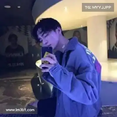 劳麟非